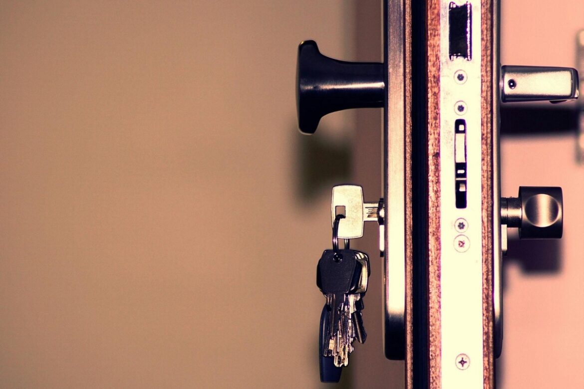 How to Choose a Locksmith?: Safe Locksmith Near Me